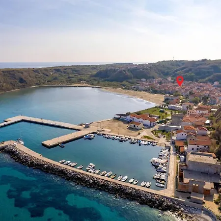 Casa vacanze 2 Bedroom Front In Susak